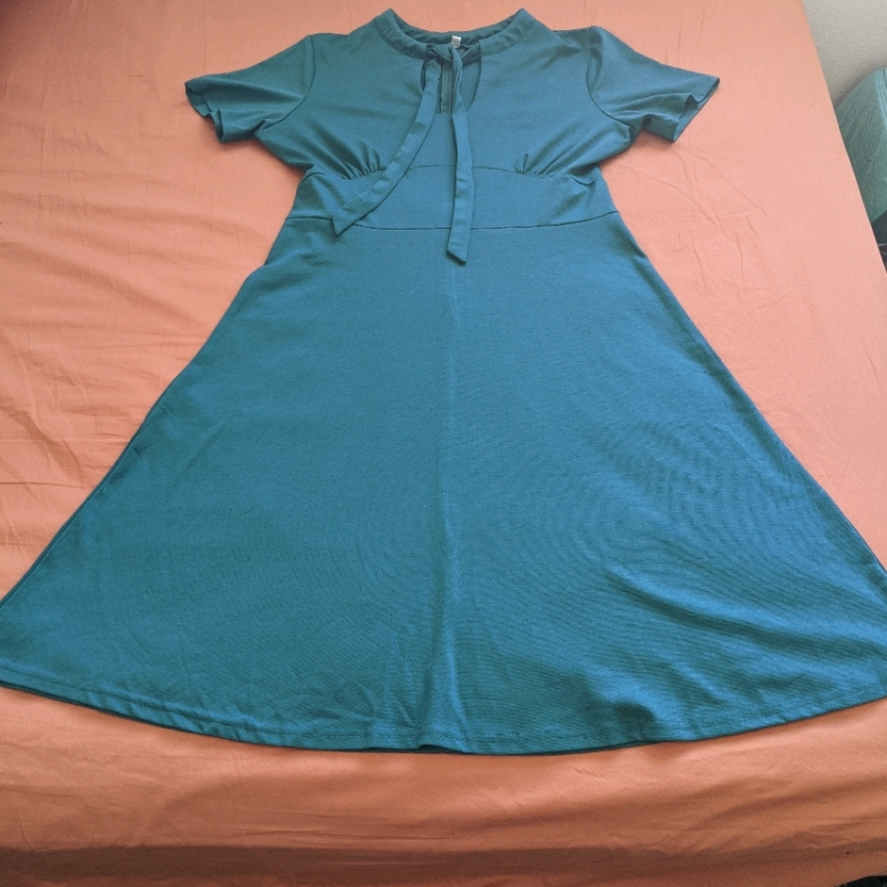 Keyhole bow tie dress